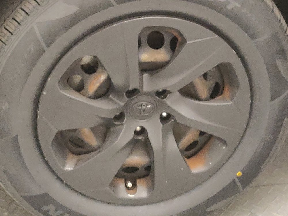 Used 2019 Toyota RAV4 LE FWD image 31