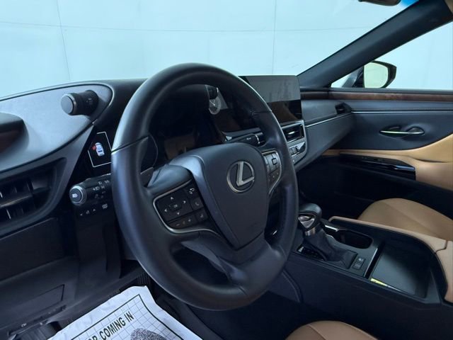 Used 2025 Lexus ES 300h w/ Premium Package image 15