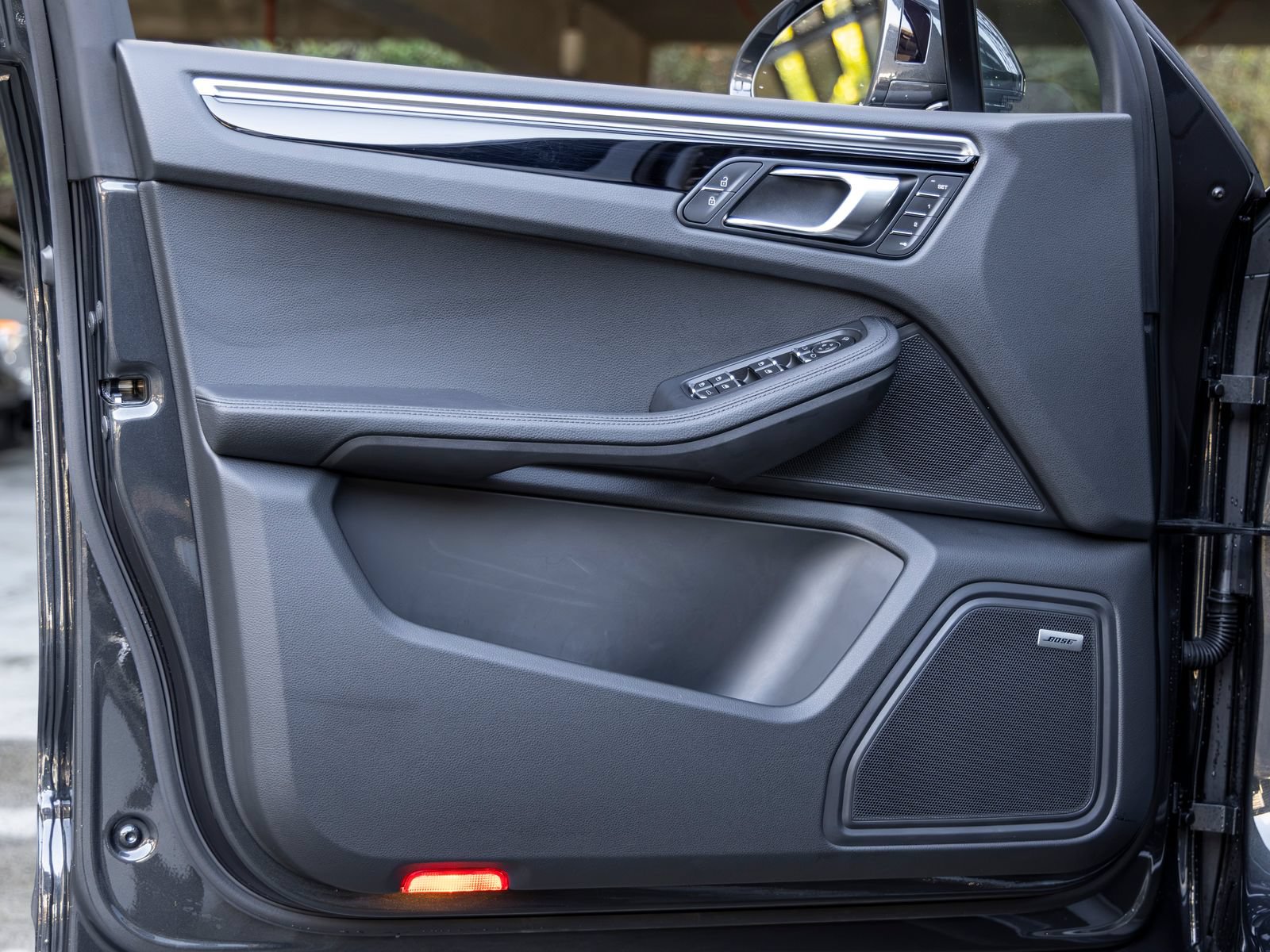 Certified 2026 Porsche Macan AWD/4WD image 25