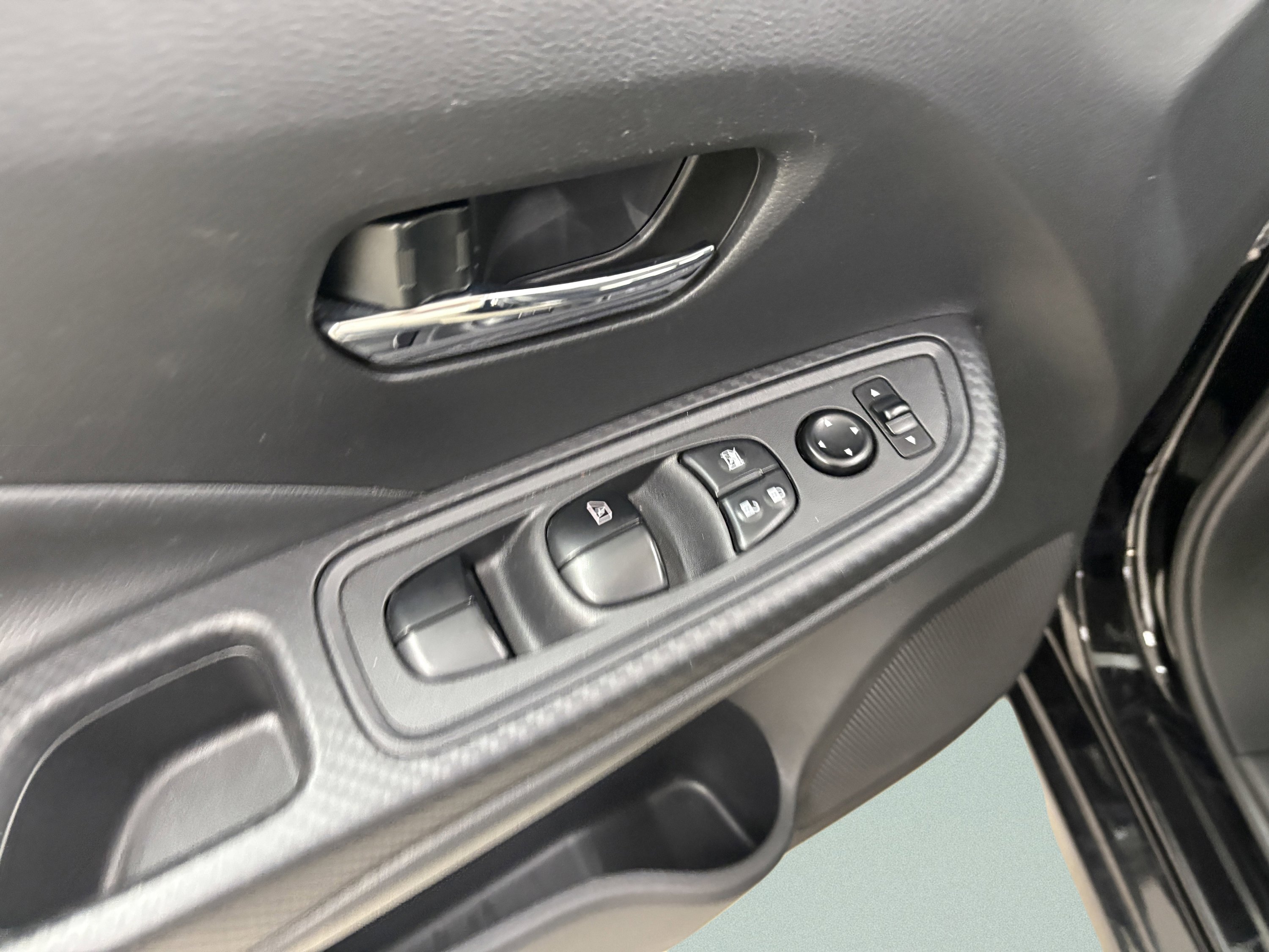 Used 2023 Nissan Versa SV image 23