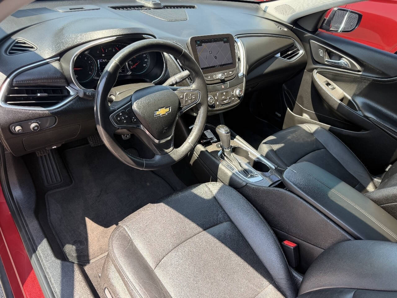 Used 2016 Chevrolet Malibu LT w/ Leather Package FWD image 11