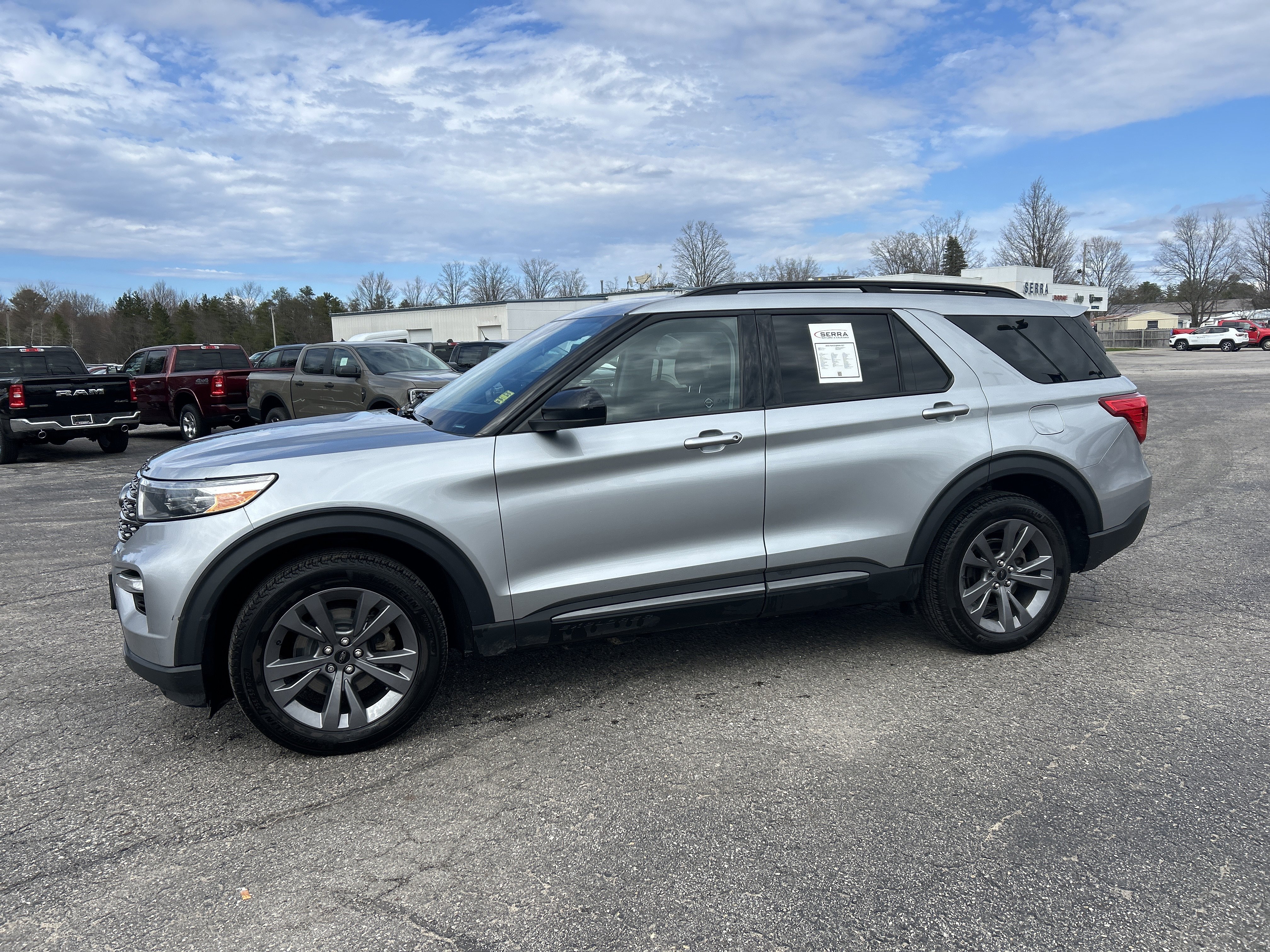 Used 2022 Ford Explorer XLT w/ XLT Sport Appearance Package image 7