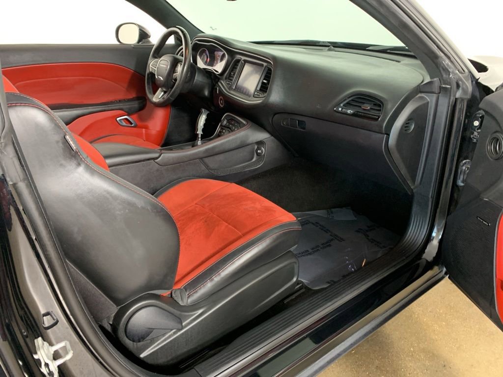 Used 2015 Dodge Challenger R/T Plus RWD image 29