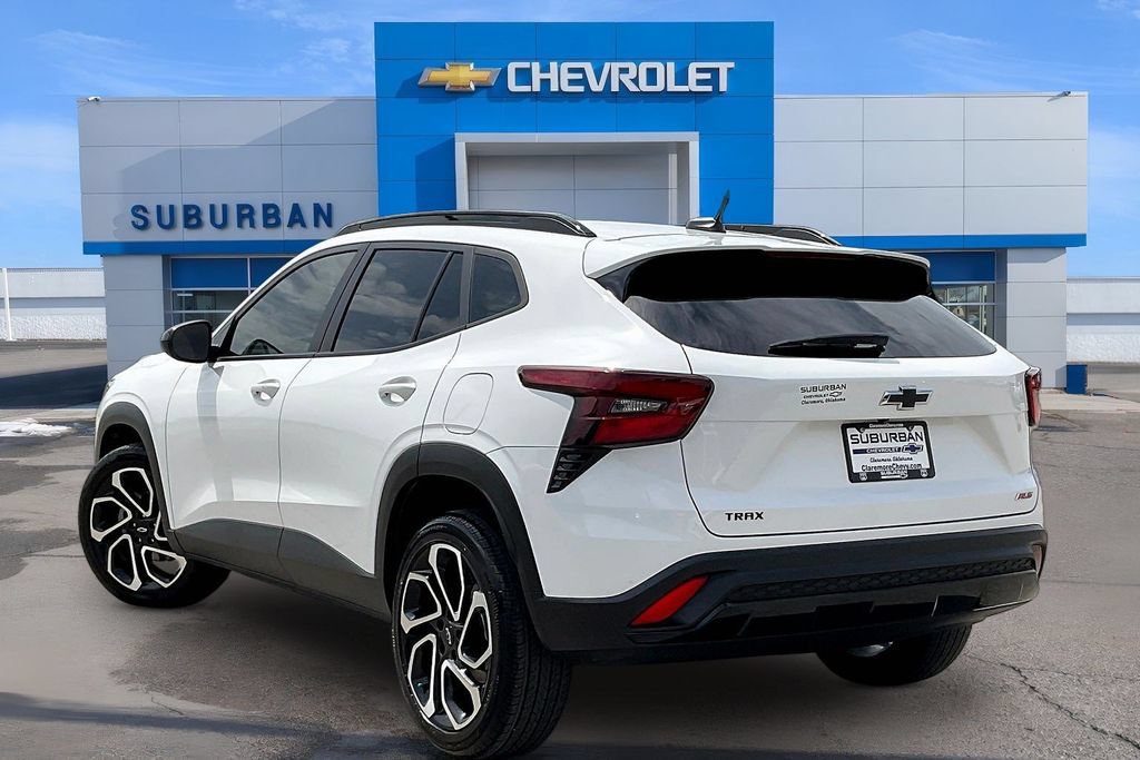 Used 2025 Chevrolet Trax RS w/ Driver Confidence Package FWD image 3