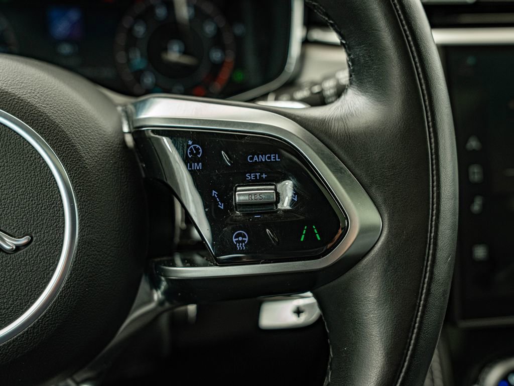 Certified 2025 Jaguar F-PACE R-Dynamic S AWD/4WD image 19