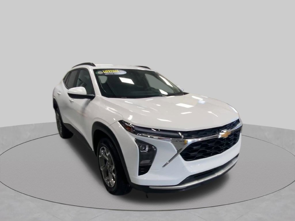 Certified 2025 Chevrolet Trax LT FWD image 3