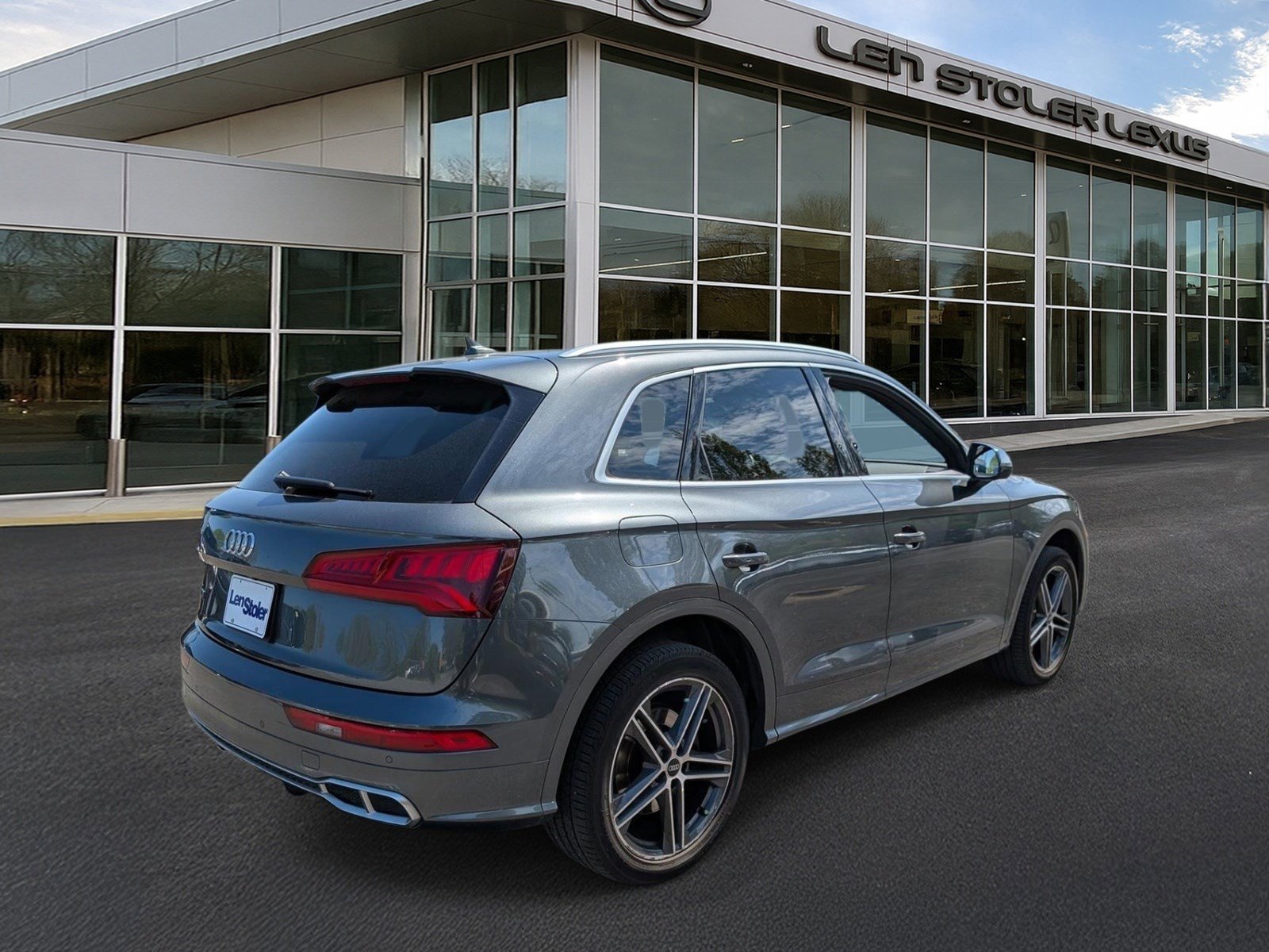 Used 2020 Audi SQ5 Premium Plus w/ Premium Plus Package AWD/4WD image 3