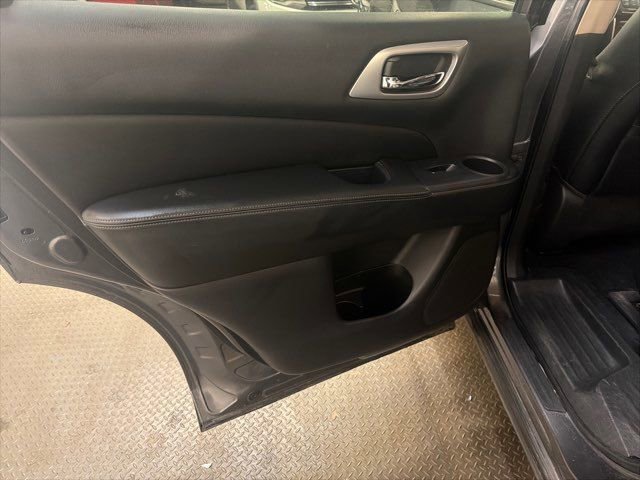 Used 2019 Nissan Pathfinder Platinum image 8