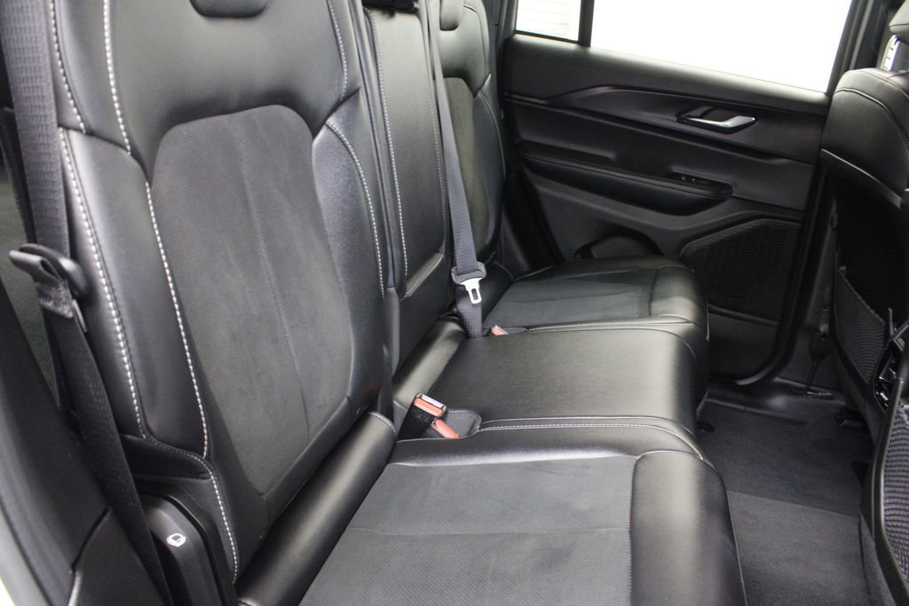 Used 2025 Jeep Grand Cherokee Altitude AWD/4WD image 19