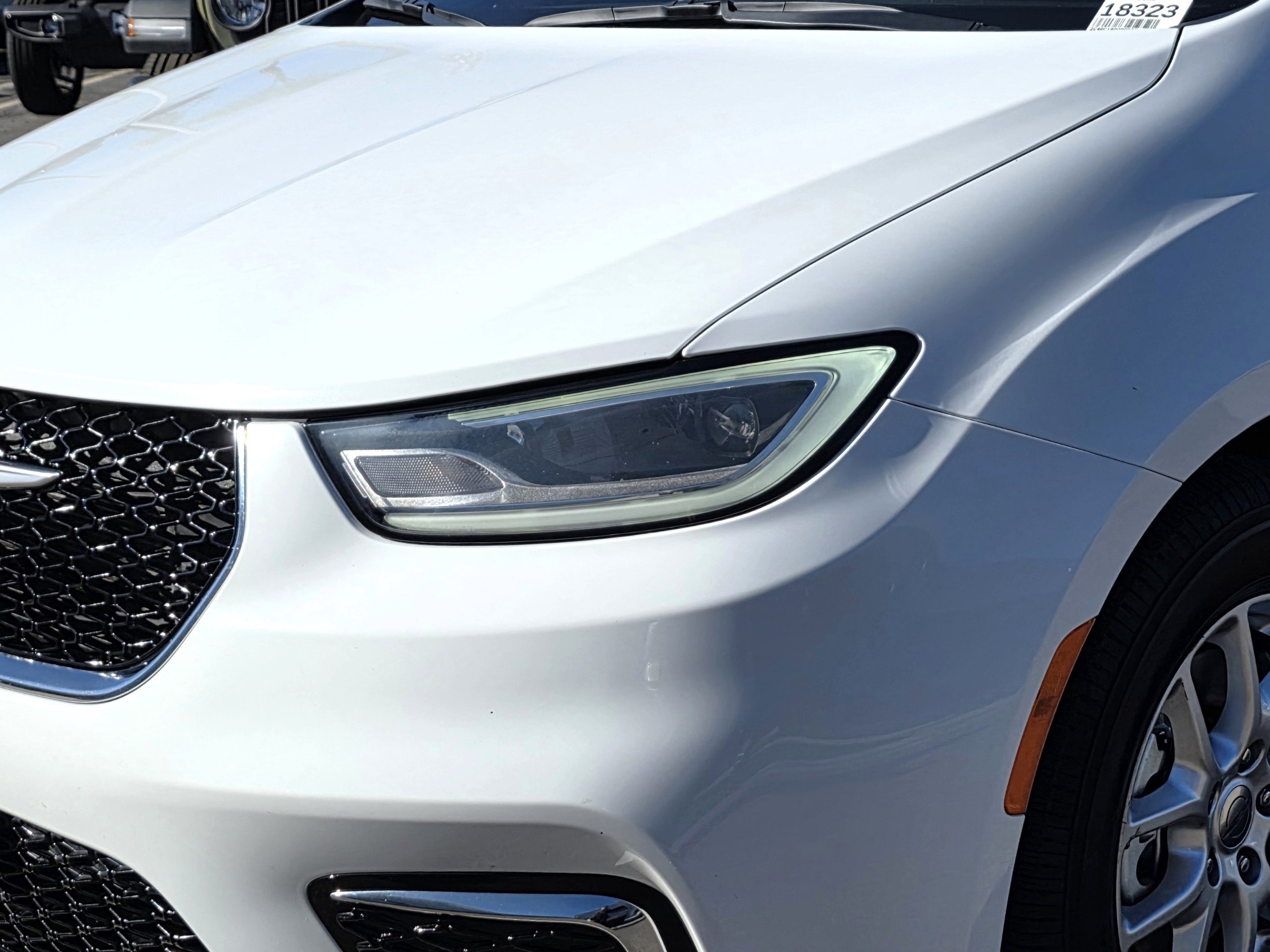 Certified 2023 Chrysler Pacifica Touring-L image 8