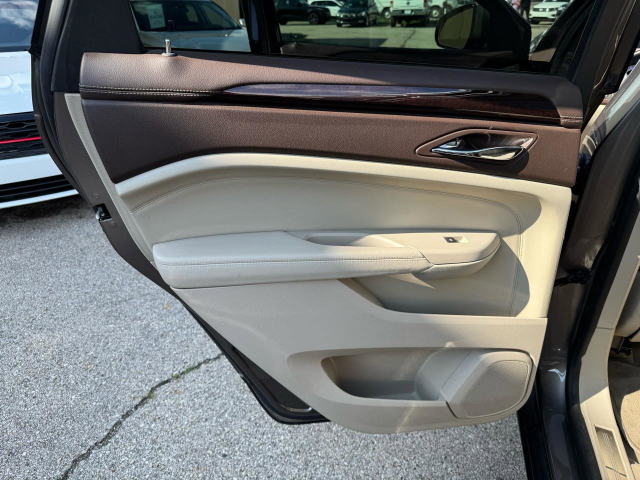 Used 2011 Cadillac SRX Luxury FWD image 13