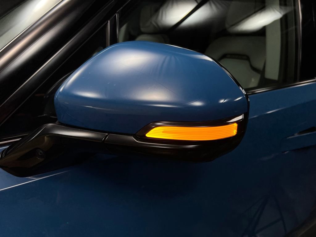 Used 2025 Rivian R1S Adventure AWD/4WD image 30