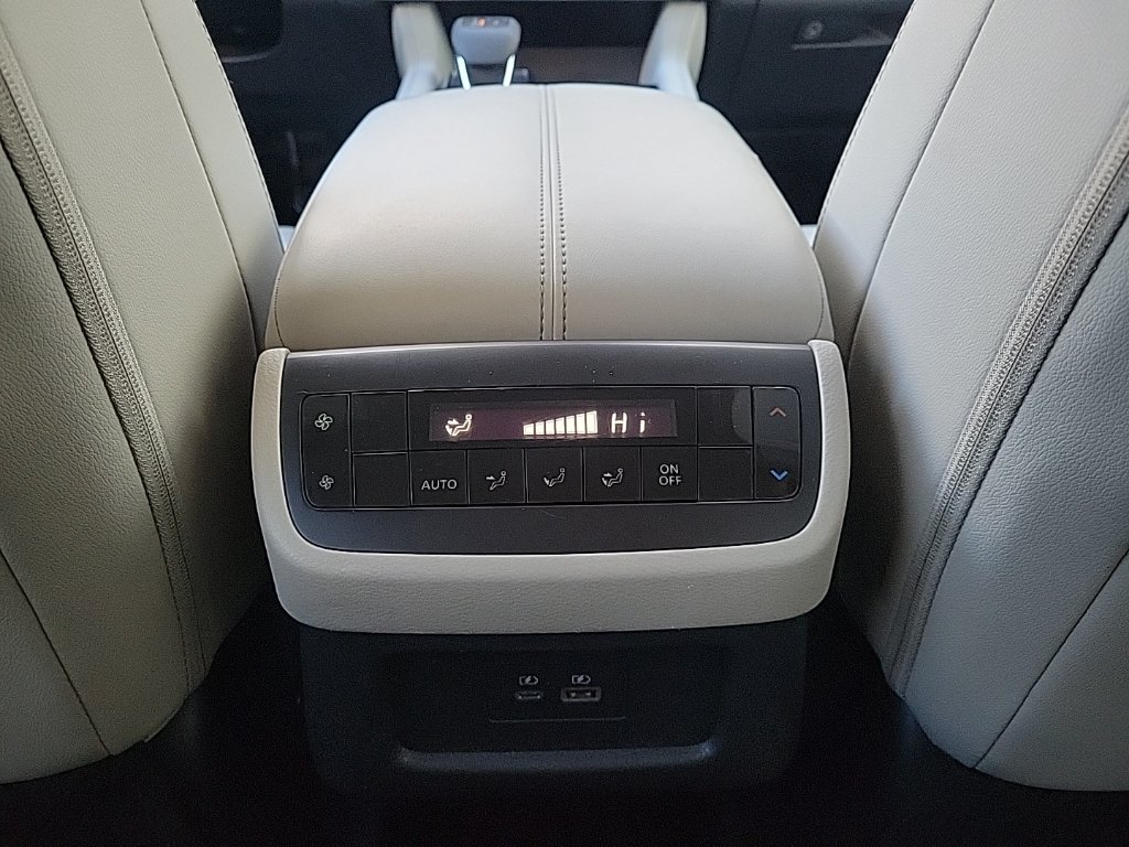 Used 2023 Nissan Pathfinder SL AWD/4WD image 26