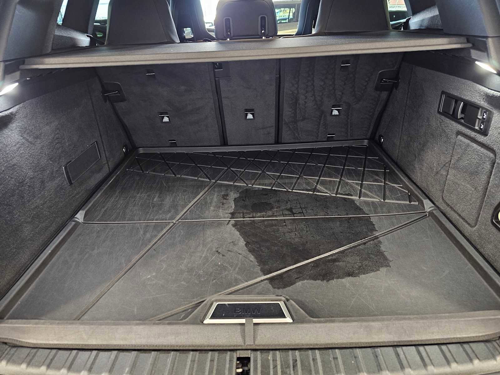 Used 2023 BMW iX xDrive50 w/ Premium Package image 40