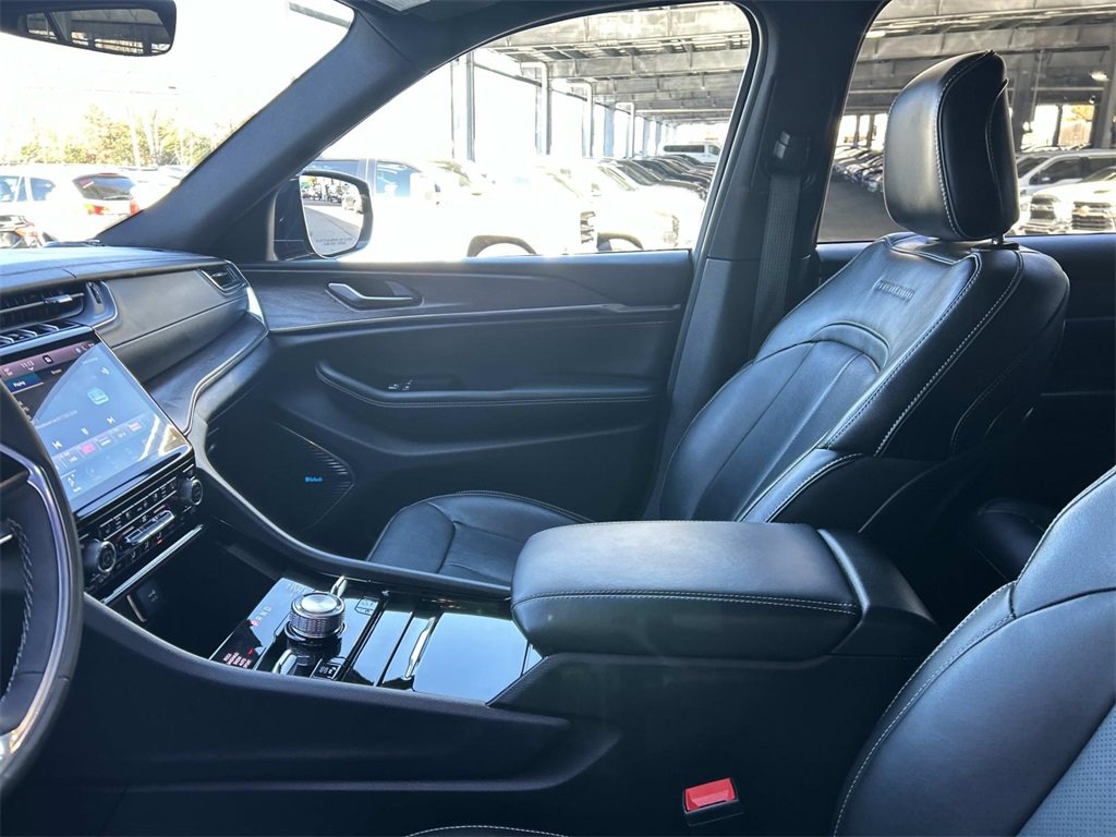 Used 2023 Jeep Grand Cherokee Overland image 24