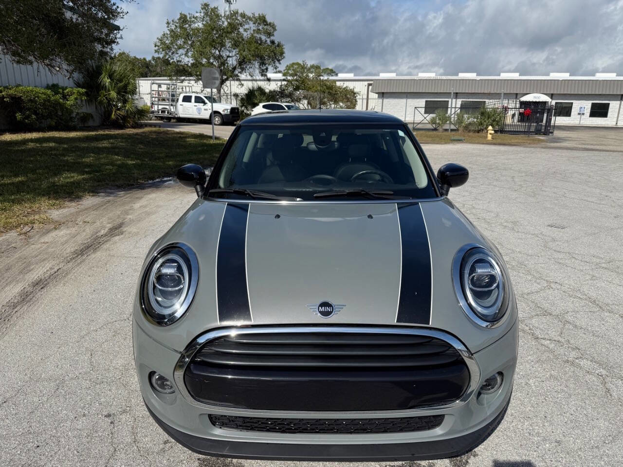 Used 2020 MINI Cooper 2-Door Hardtop image 3