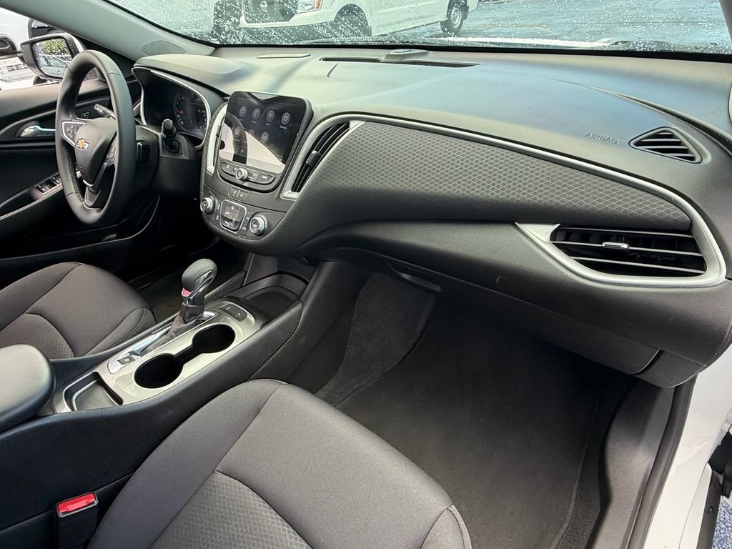 Certified 2024 Chevrolet Malibu RS FWD image 17