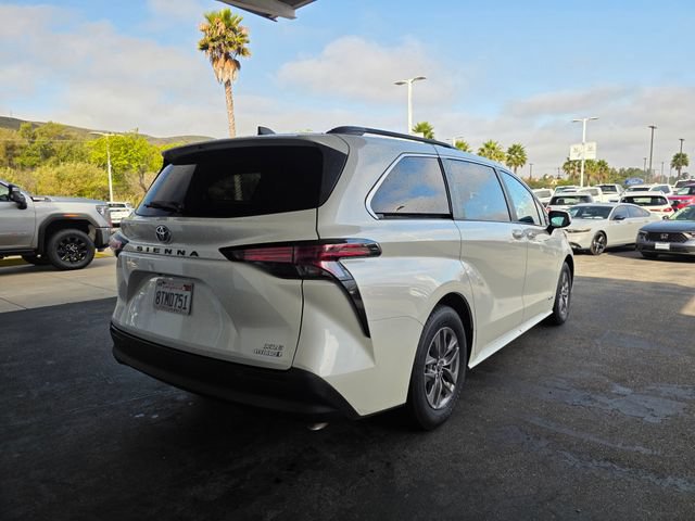 Used 2021 Toyota Sienna XLE w/ XLE Plus Package FWD image 9