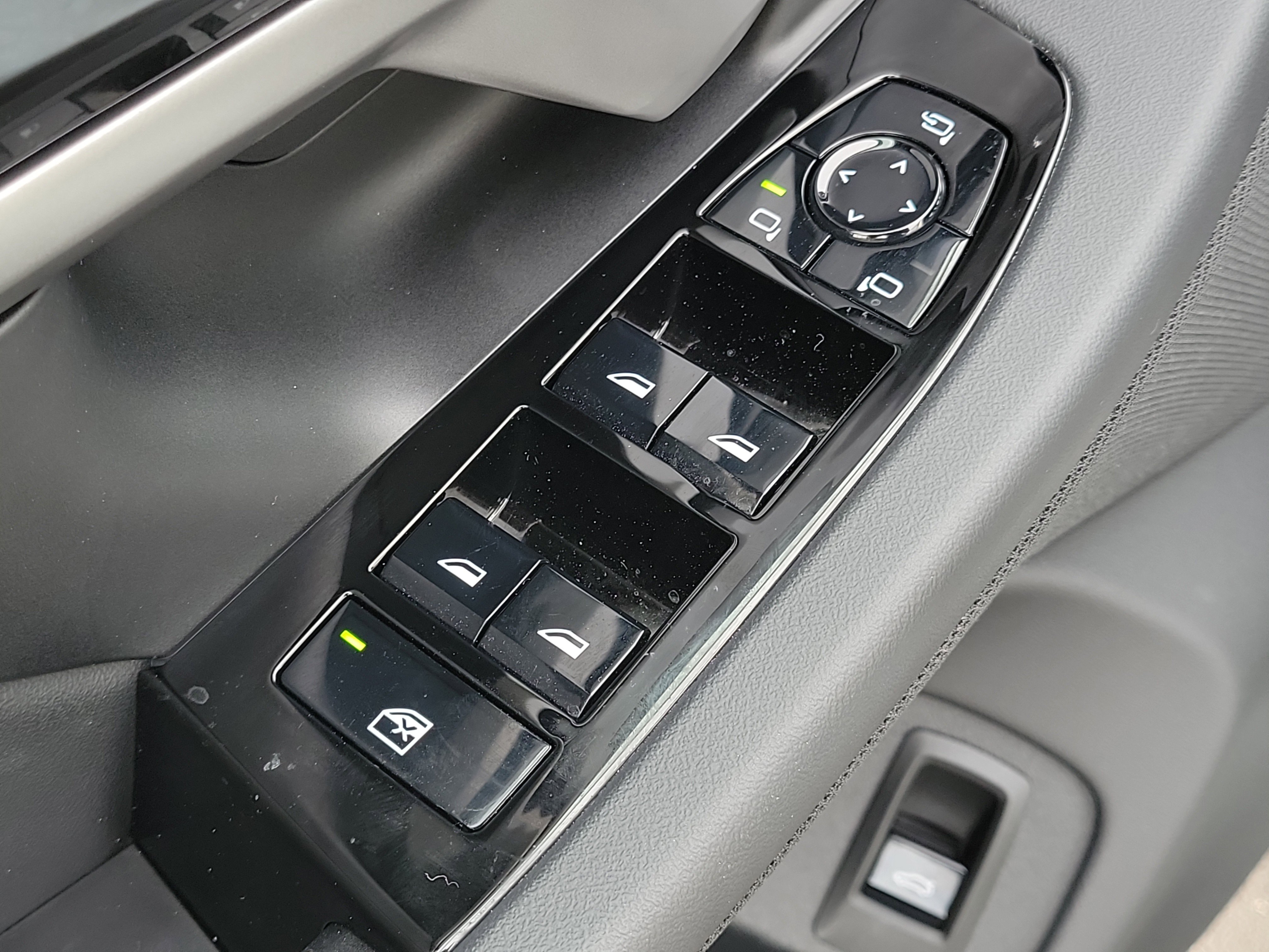 Used 2026 BMW 530i w/ Premium Package RWD image 19