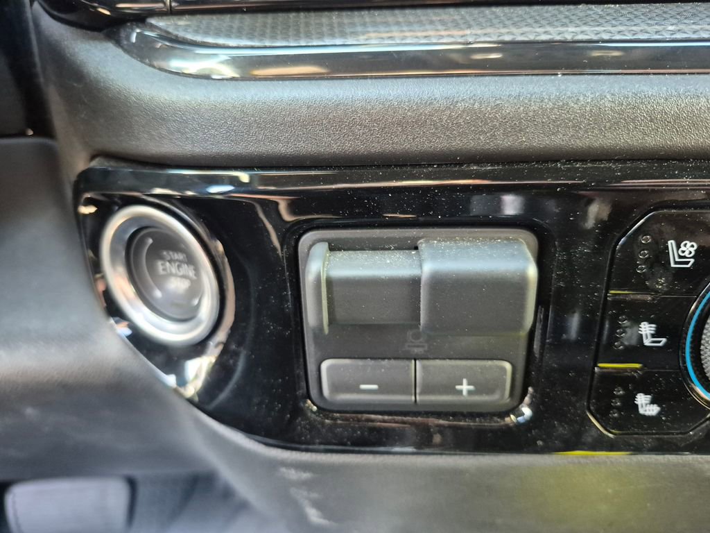 Used 2025 Chevrolet Silverado 2500 ZR2 w/ Technology Package AWD/4WD image 30