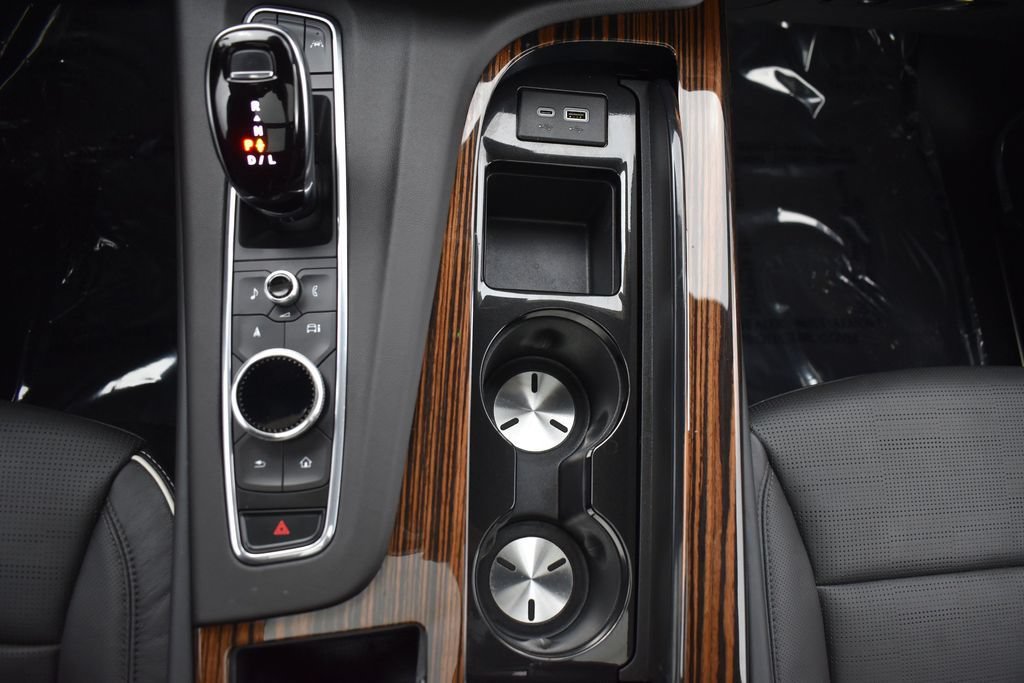 Certified 2024 Cadillac Escalade Premium Luxury w/ Performance Package AWD/4WD image 21