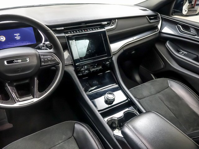 Used 2023 Jeep Grand Cherokee L Laredo image 15