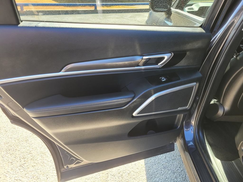 Used 2025 Kia Telluride S AWD/4WD image 17