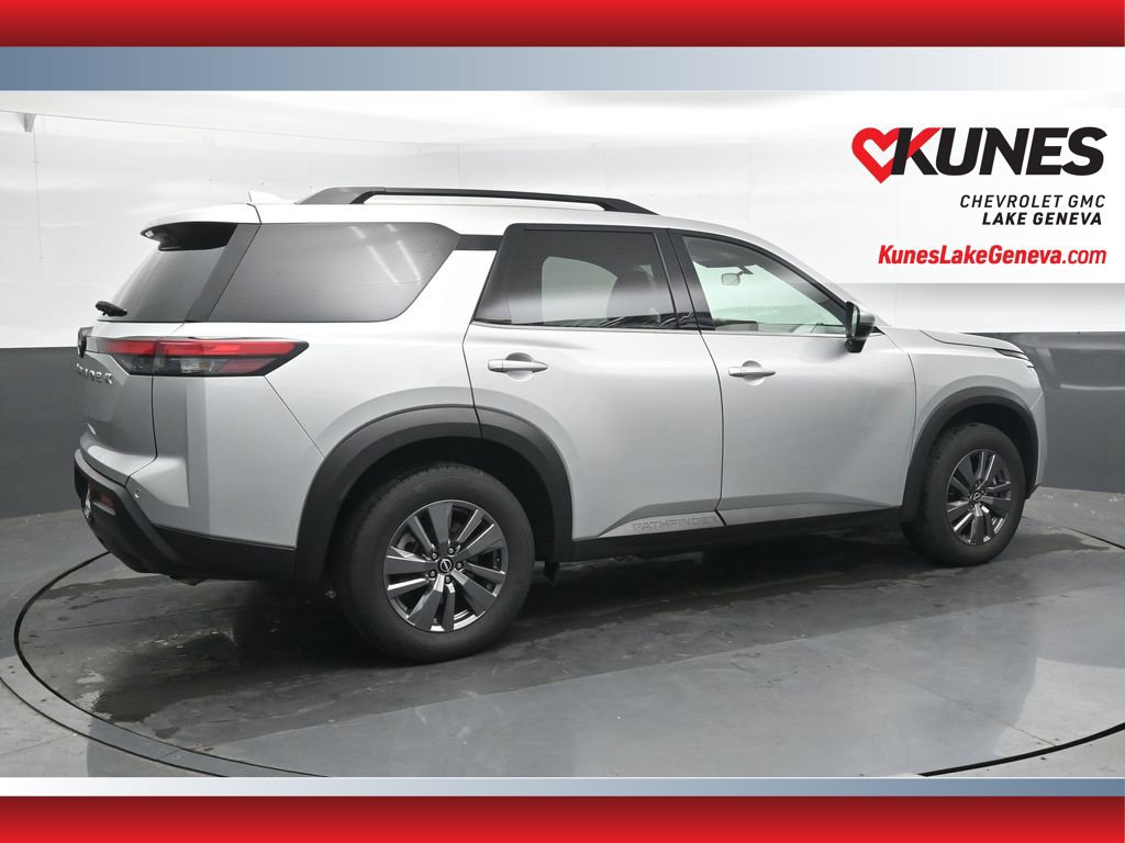 Used 2025 Nissan Pathfinder SV FWD image 3