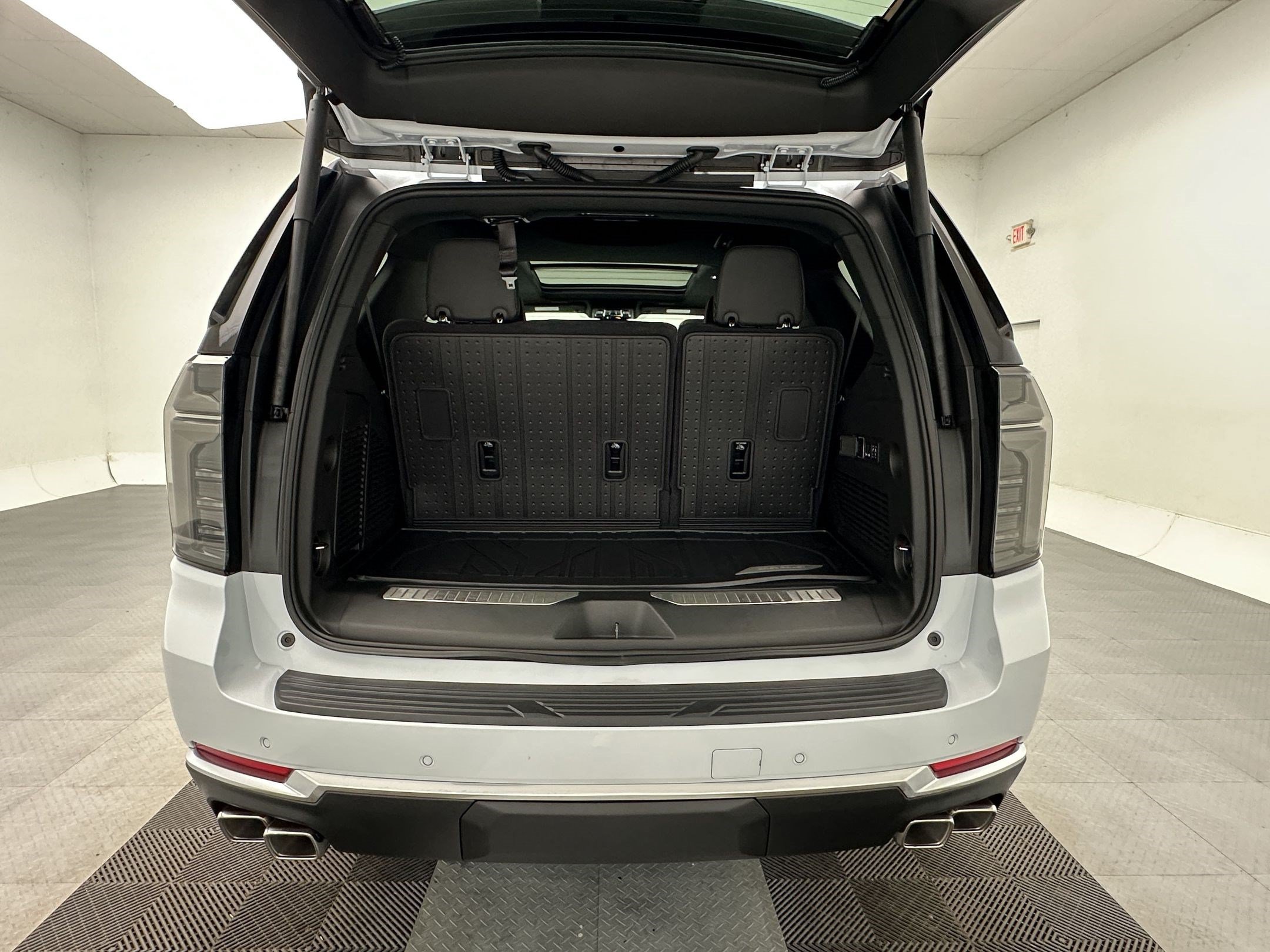 New 2026 Chevrolet Tahoe High Country w/ Sun And Tow Package AWD/4WD image 28