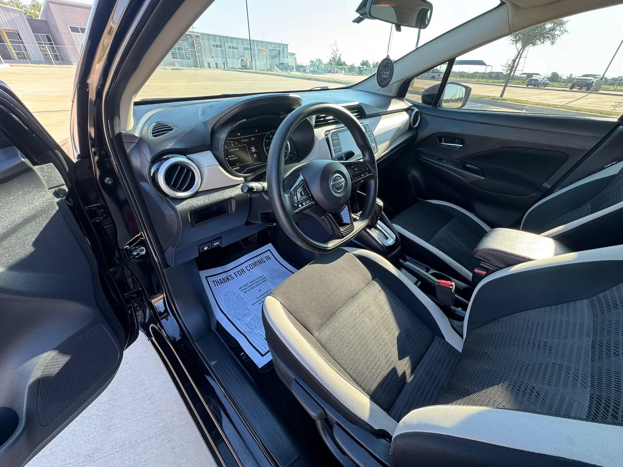 Used 2022 Nissan Versa SV FWD image 18