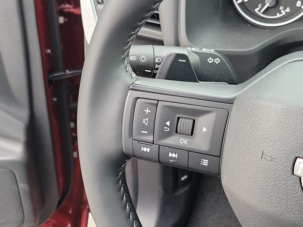 Used 2025 Nissan Rogue SV FWD image 21