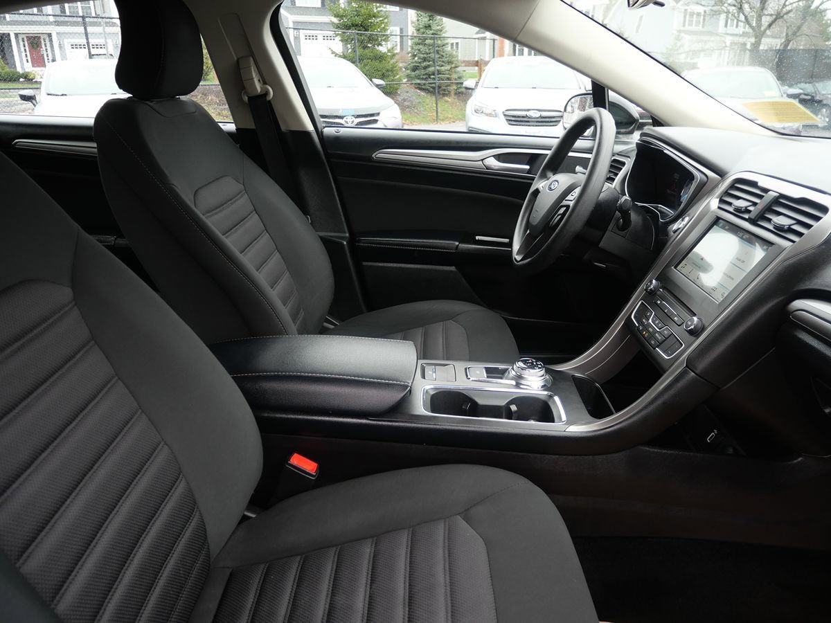 Used 2017 Ford Fusion SE w/ Fusion SE Technology Package image 17
