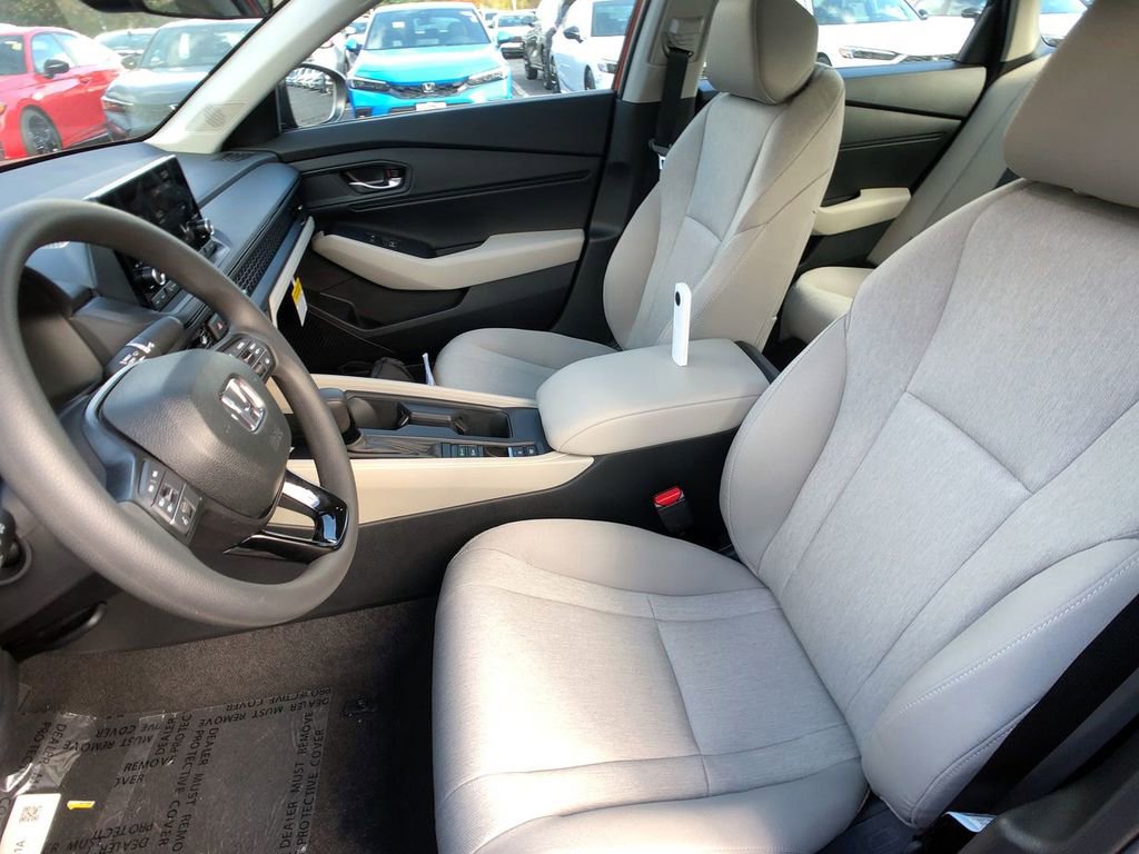 Used 2025 Honda Accord SE image 11