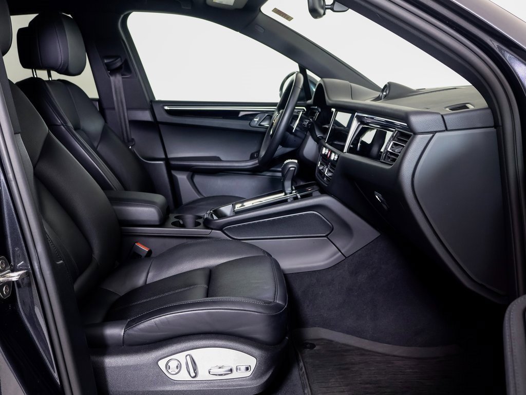 Used 2025 Porsche Macan image 8