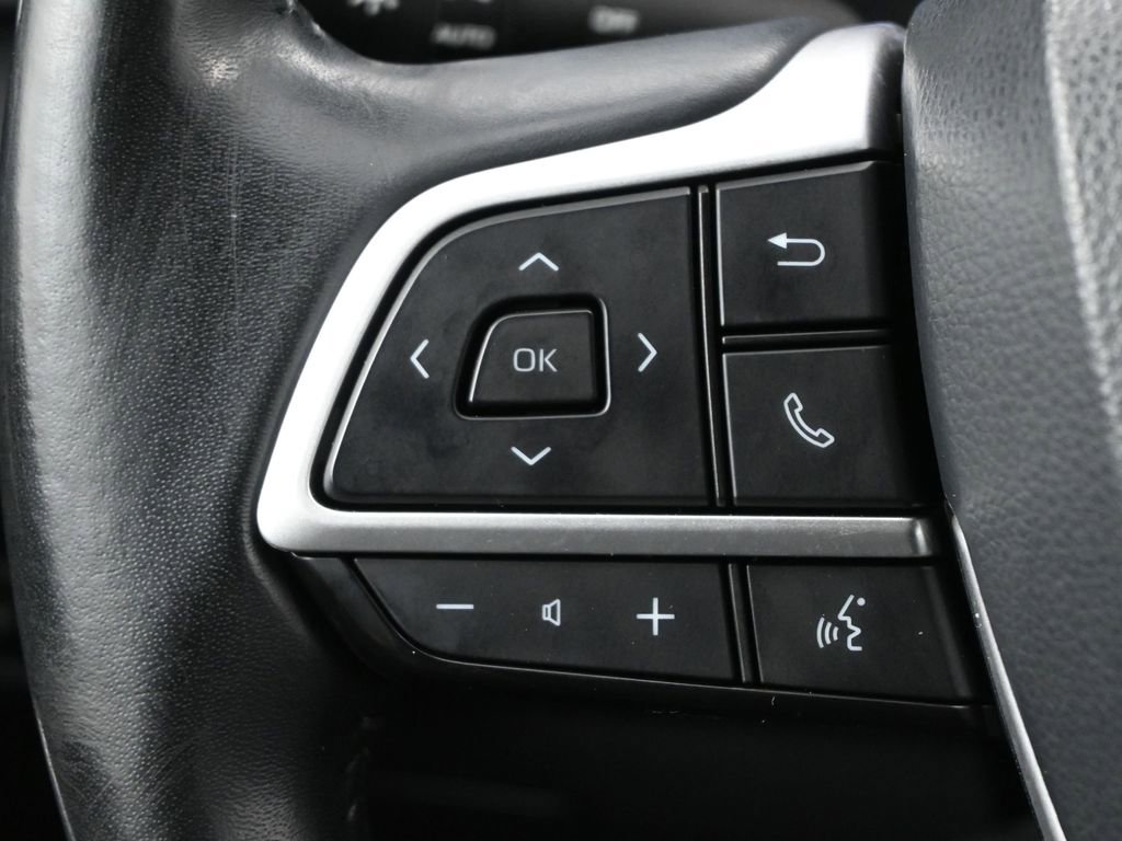 Used 2022 Toyota Highlander XLE image 6