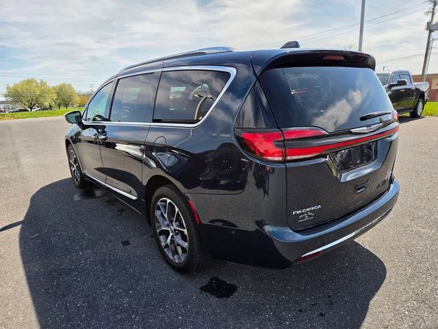 Used 2021 Chrysler Pacifica Limited w/ Premium & Safety Sphere Group image 13