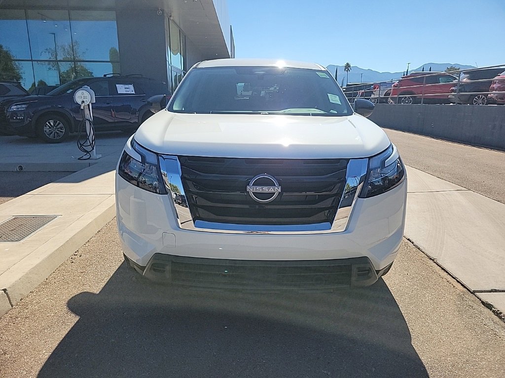 New 2025 Nissan Pathfinder S image 2