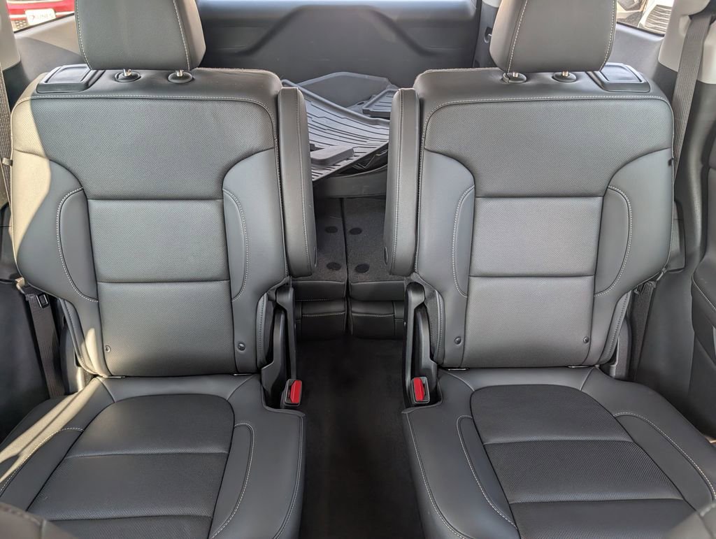 Used 2023 GMC Acadia SLT w/ Technology Package image 32