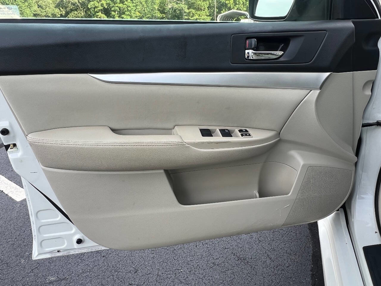 Used 2010 Subaru Legacy 2.5i Premium image 10