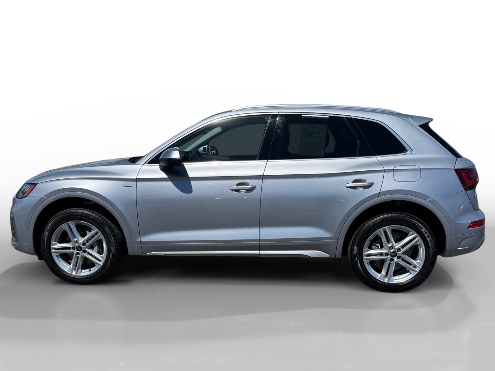 Used 2023 Audi Q5 e Premium w/ Convenience Package AWD/4WD image 2