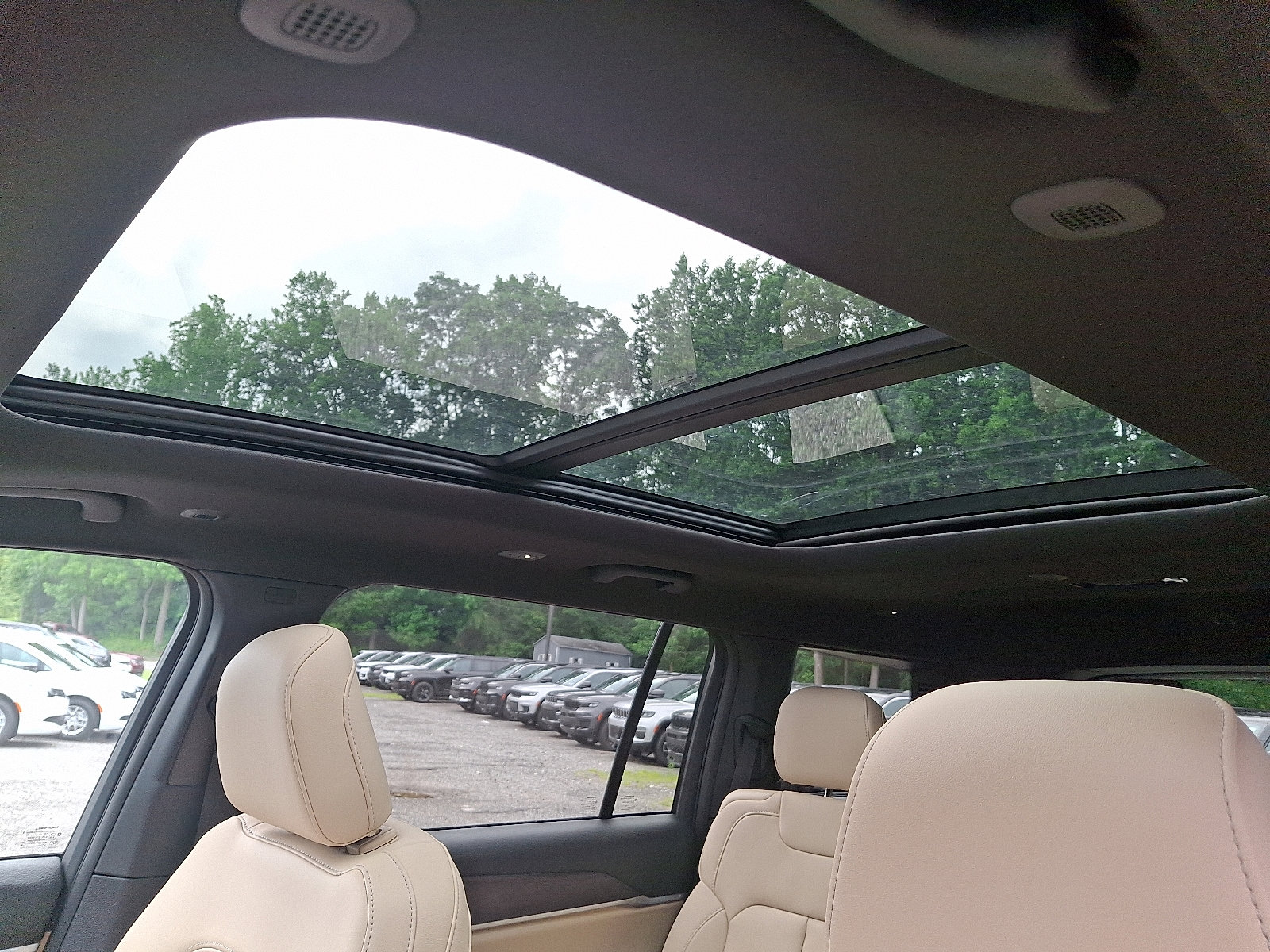 New 2025 Jeep Grand Cherokee L Limited image 10