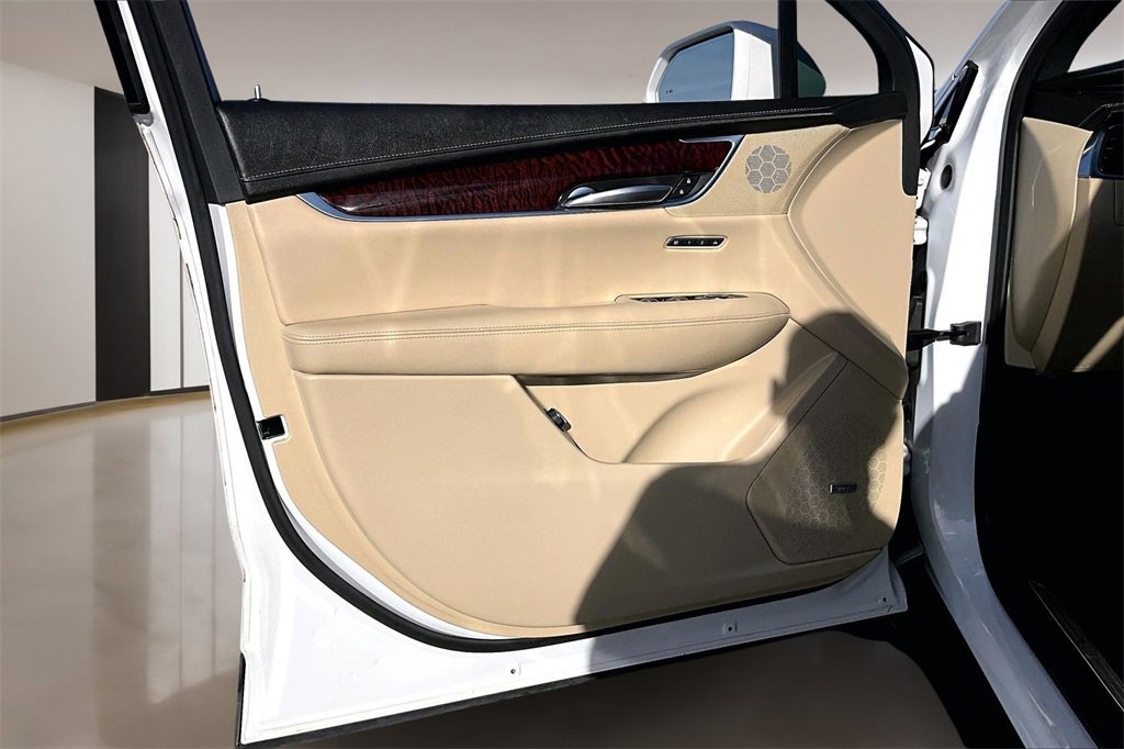 Used 2018 Cadillac XT5 Premium Luxury w/ Driver Assist Package image 18