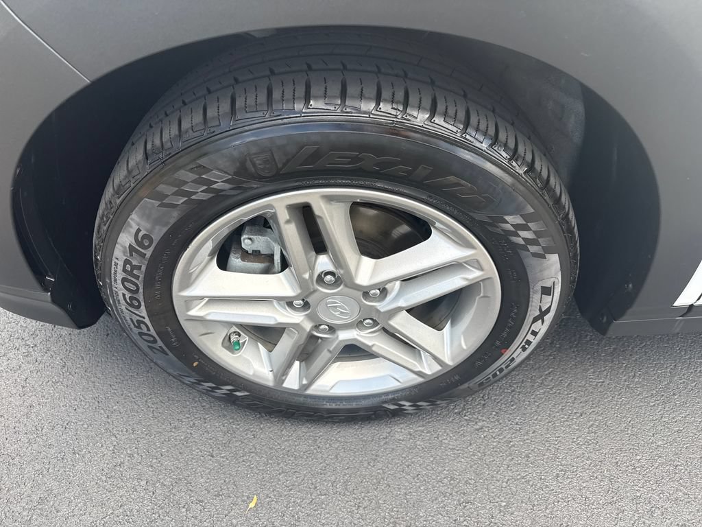 Used 2018 Hyundai Kona SE FWD image 34