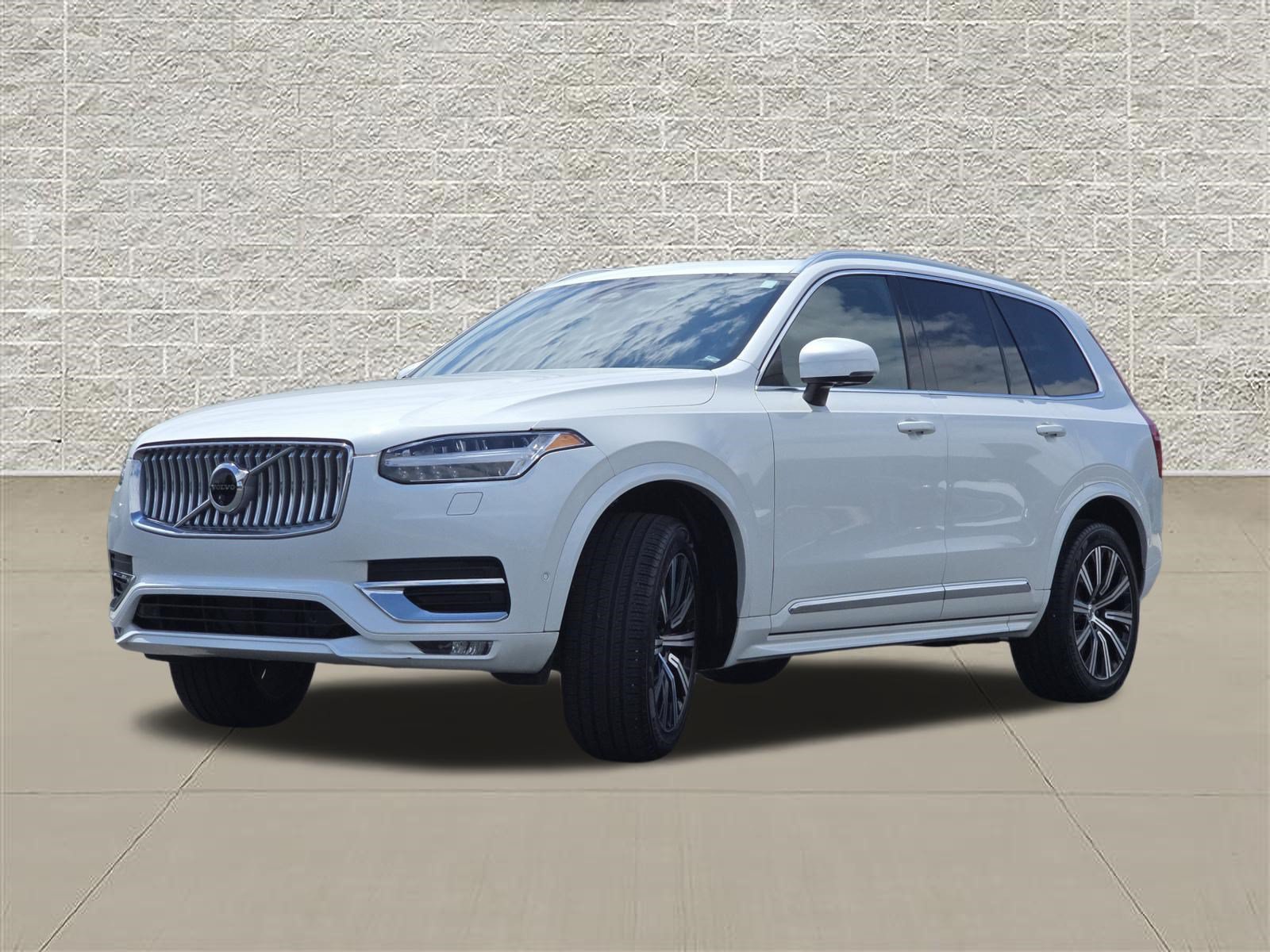 Used 2025 Volvo XC90 B6 Plus AWD/4WD image 3
