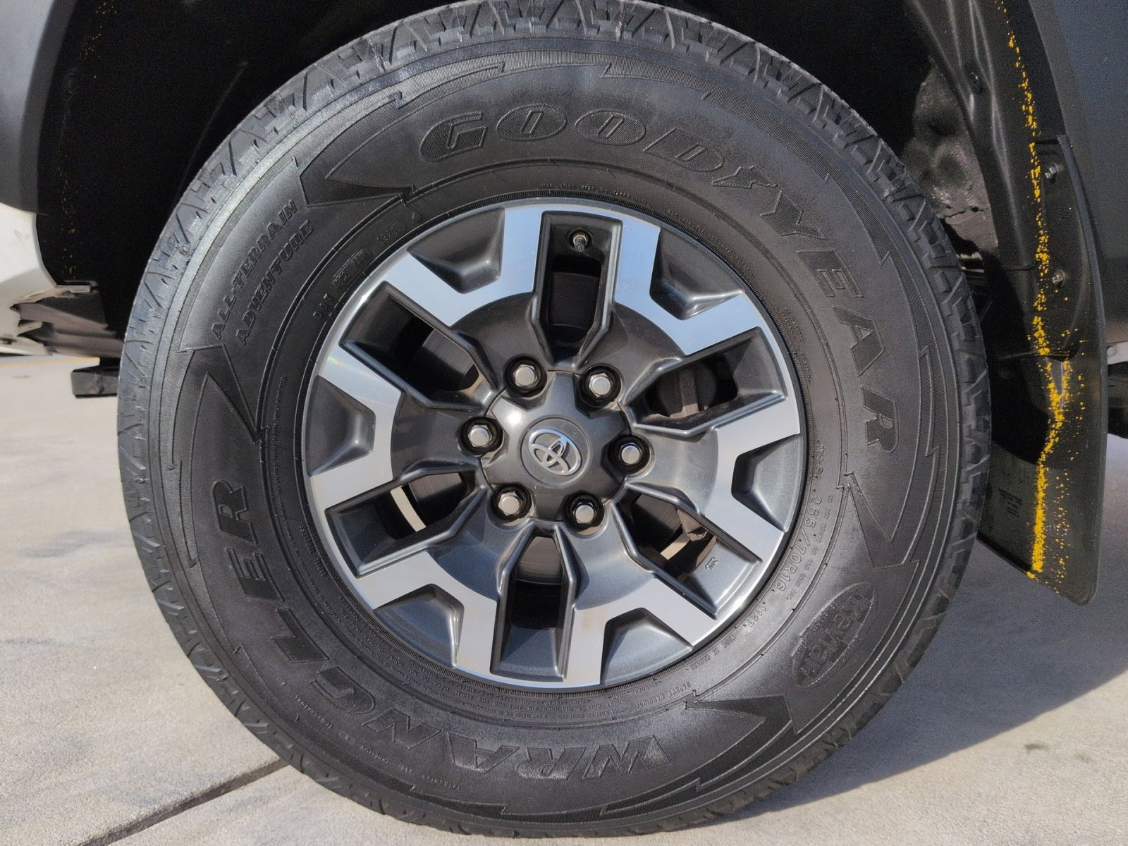 Used 2020 Toyota Tacoma TRD Off-Road w/ Technology Package image 12