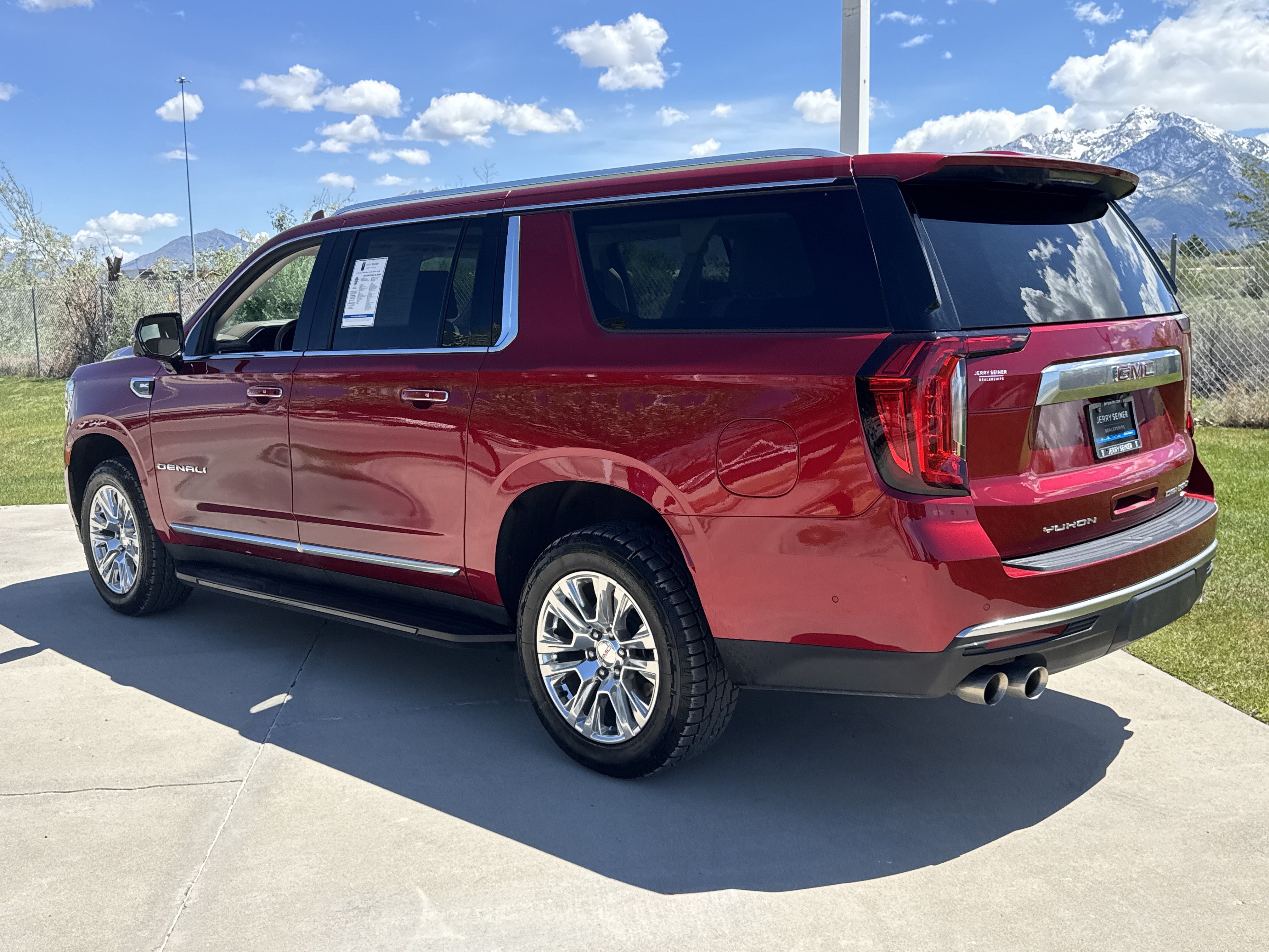 Certified 2024 GMC Yukon XL Denali w/ Advanced Technology Package AWD/4WD image 3