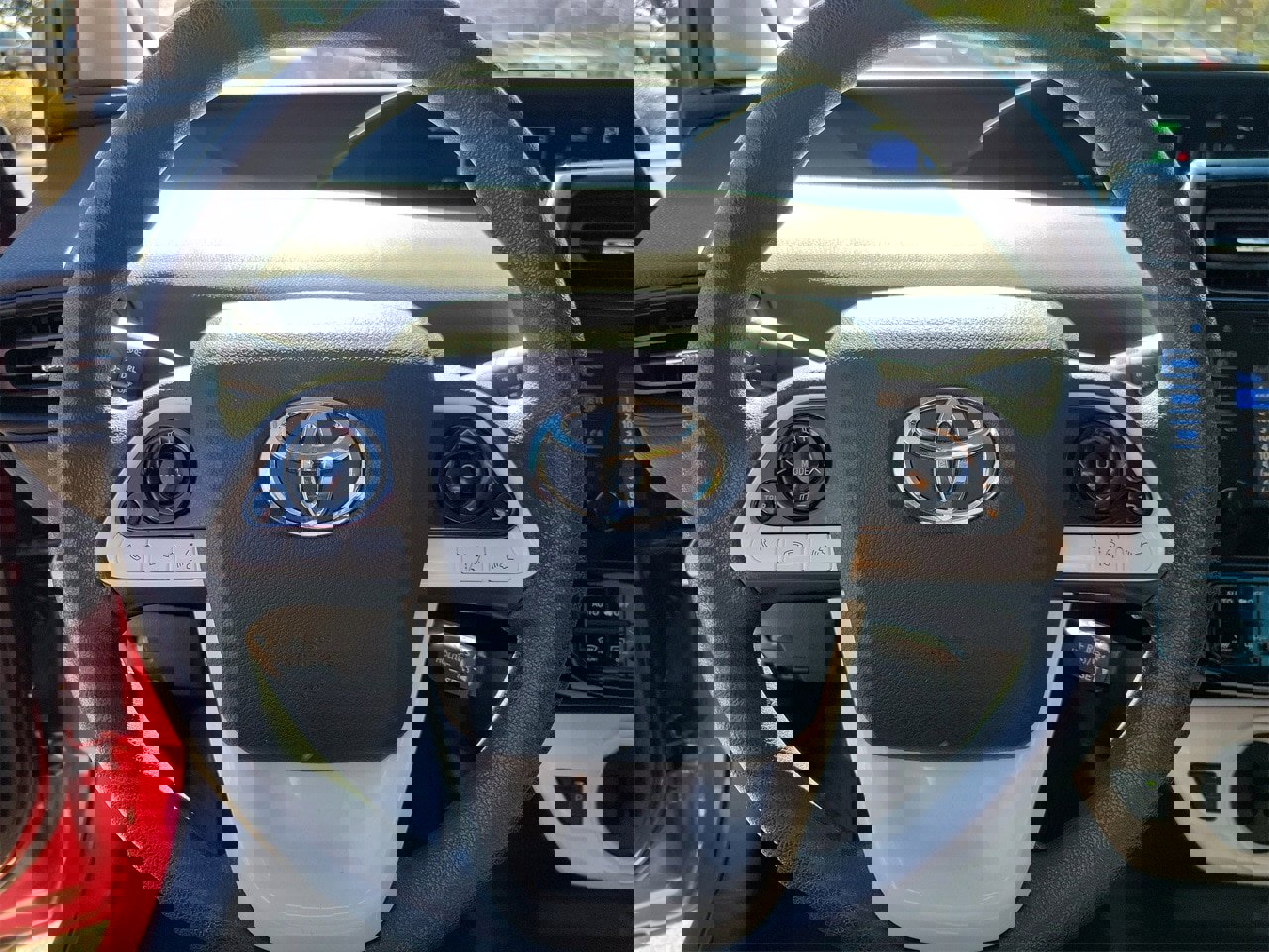 Used 2017 Toyota Prius Four image 18