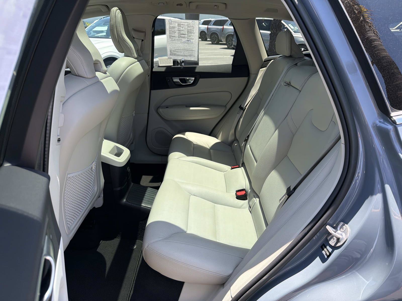 Certified 2023 Volvo XC60 T8 Plus AWD/4WD image 21