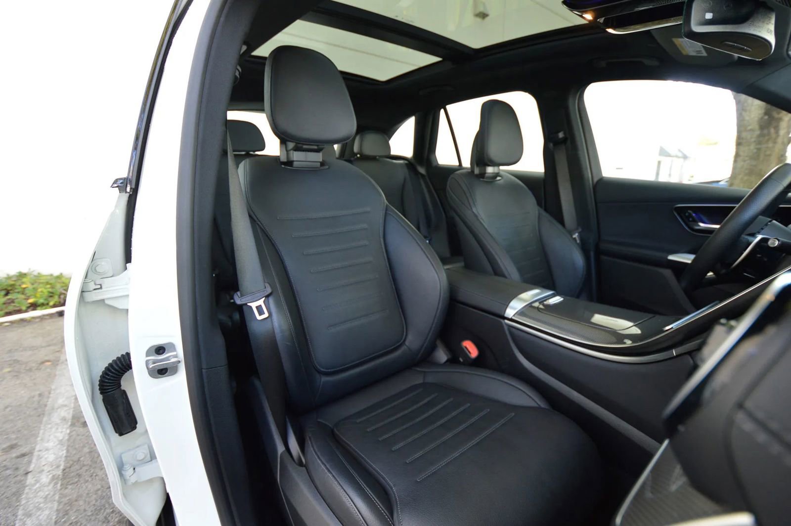 Used 2025 Mercedes-Benz GLC 43 AMG 4MATIC image 30