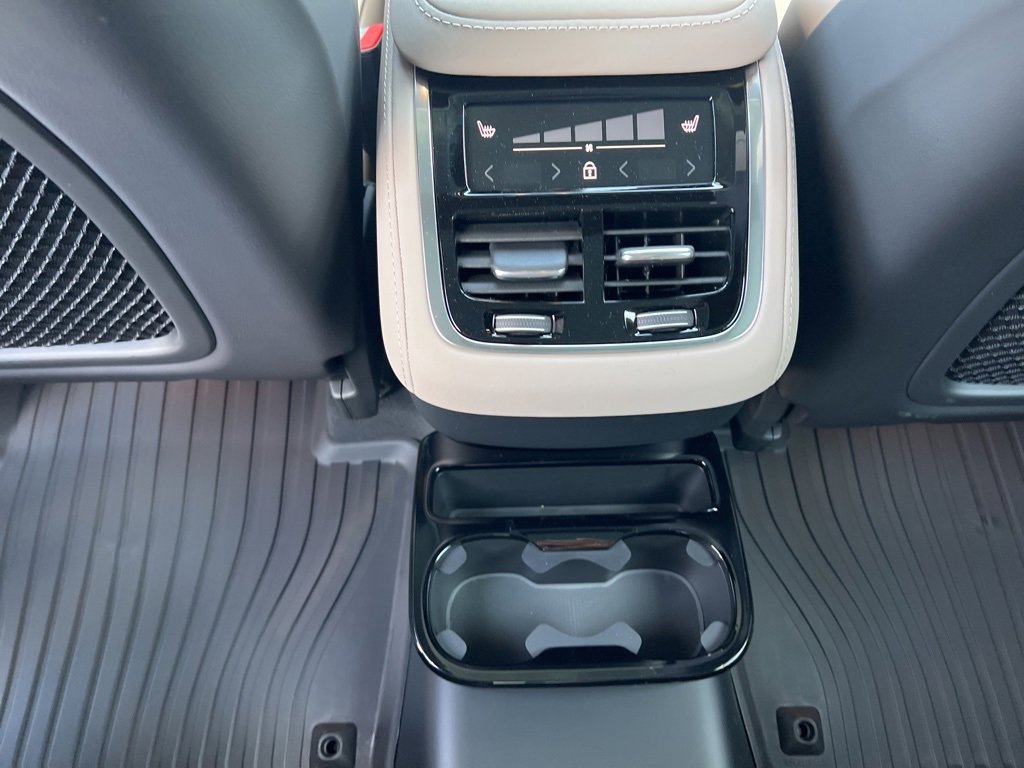 New 2026 Volvo XC90 B6 Plus image 30